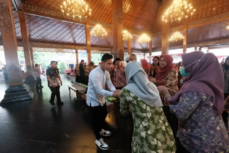 Gibran Minta ASN Kota...