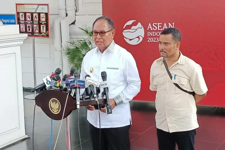 Jokowi Nyaris Santap...