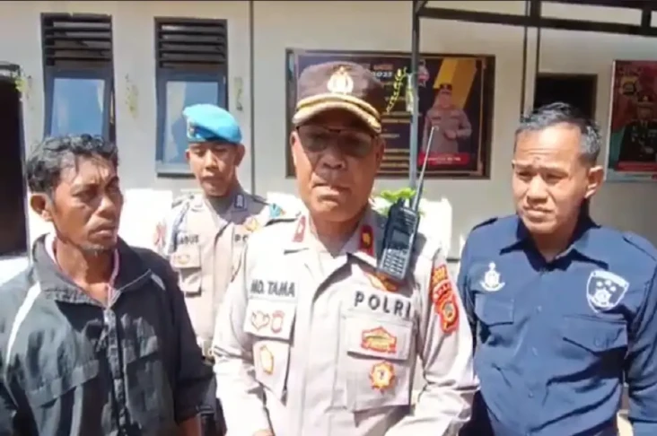 Pamer Alat Kelamin kepada...