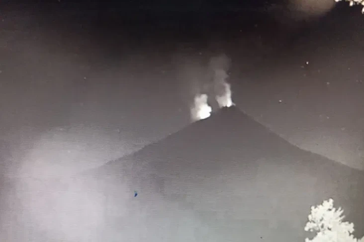 Gunung Karangetang Turun...
