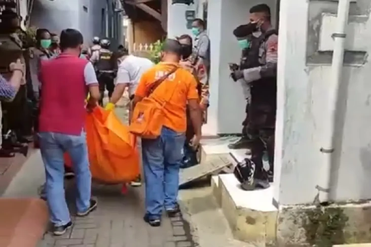 Mayat Dalam Karung di...