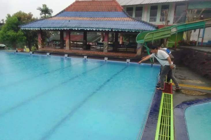 Kelelahan Adu Renang,...