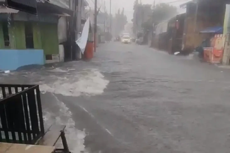 Diguyur Hujan Deras,...