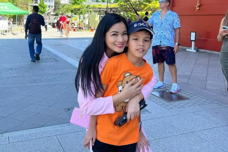 Anaknya Dikhitan, Titi...