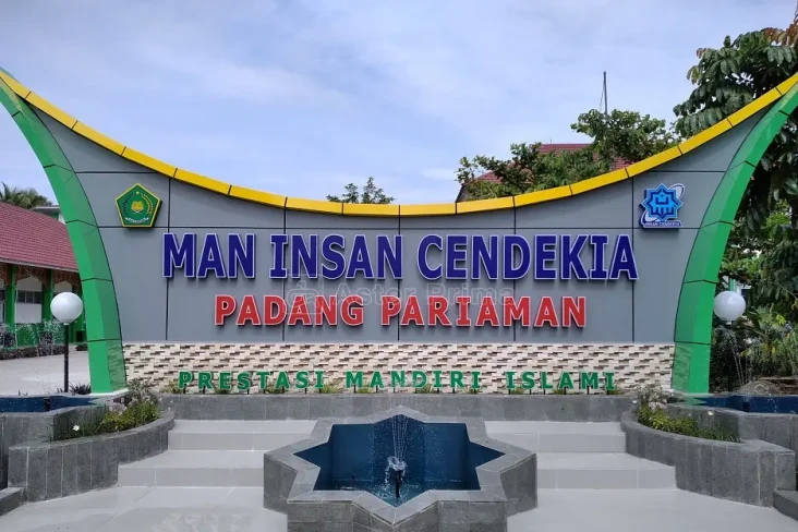 26 Sekolah Terbaik di...