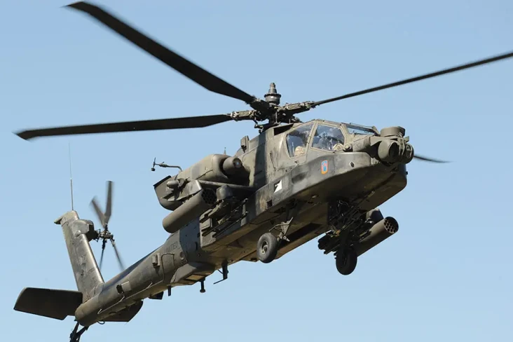 Dua Helikopter Apache...