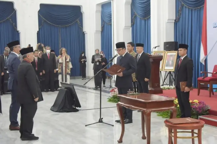Ridwan Kamil Lantik...