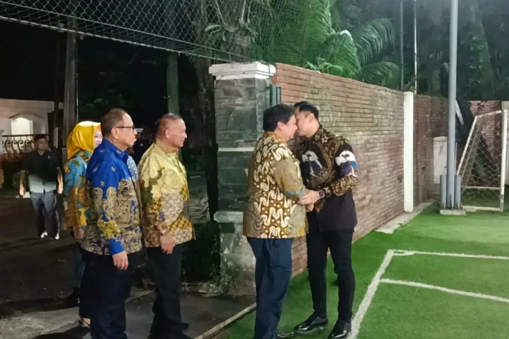 SBY-Airlangga Bahas...