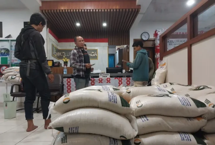 215 Karung Beras Bansos...