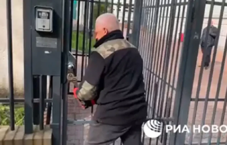 Polisi Polandia Gerebek...