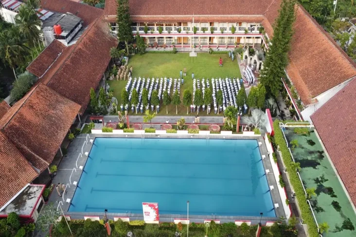 17 SMA Negeri dan Swasta...