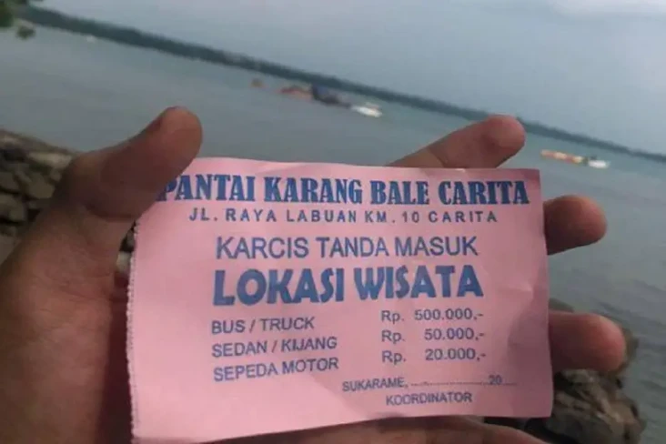Heboh Tiket Masuk Pantai...