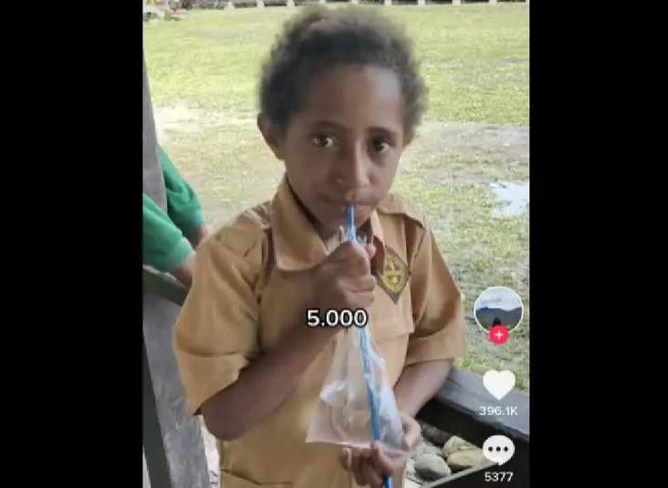 Viral! Siswa SD di Papua...