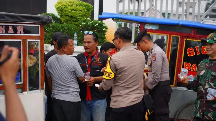 Aksi Buruh di Karawang...