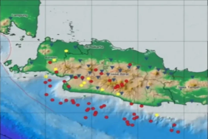 Dashyat! 3 Gempa Bumi...