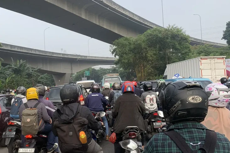 Libur Lebaran Usai,...