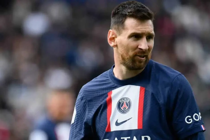 Lionel Messi Tinggalkan...