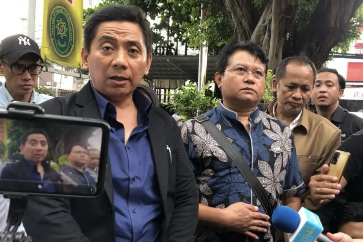 Tidak Hadiri Sidang...