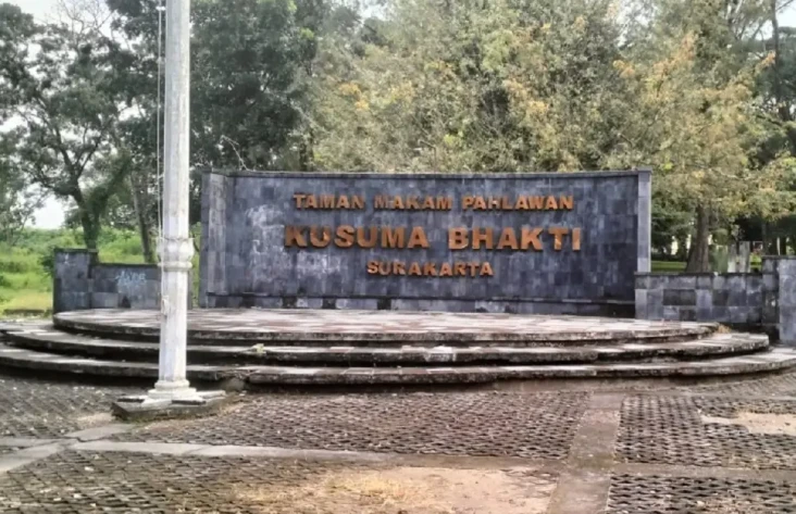 Gibran Bidik Taman Makam...