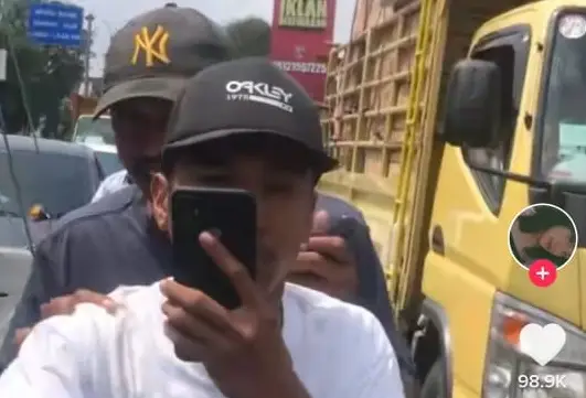 Viral! Ngaku Petugas...