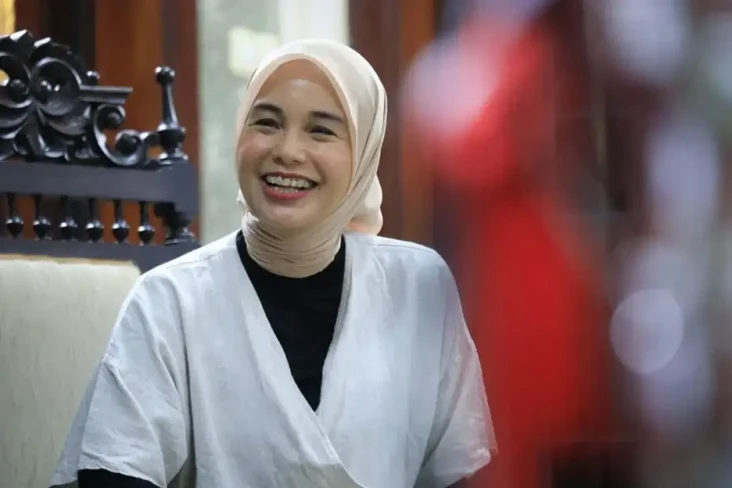 5 Foto Cantik Siti Atikoh,...
