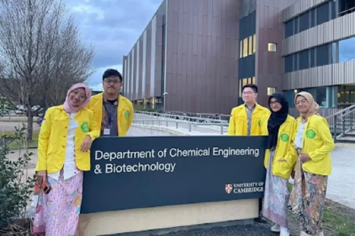 Tim Mahasiswa FKUI Raih...
