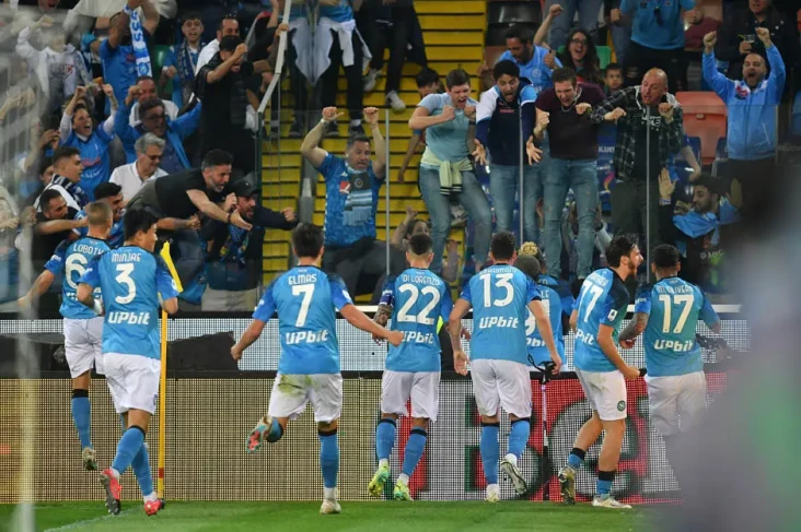 Napoli Juara Serie A...