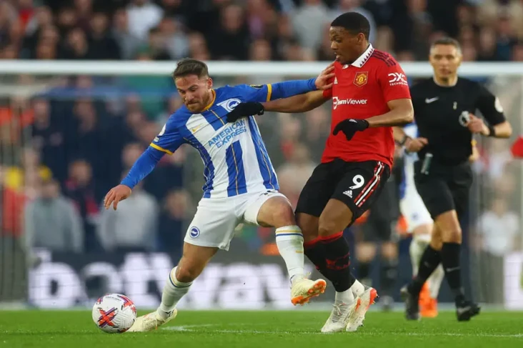 Manchester United Dipecundangi...