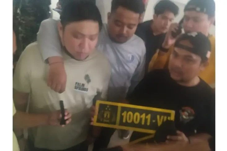 Penampakan Koboi Arogan:...