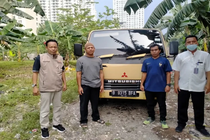 Sopir Truk Sedot WC...