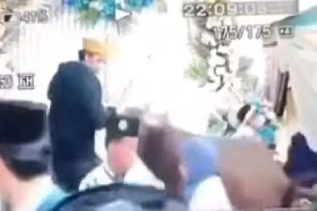 Viral Sapi Seruduk Resepsi...