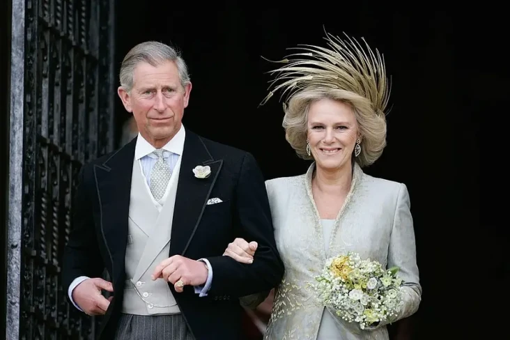 Raja Charles III Ogah...