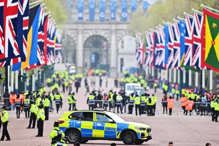Massa Berkumpul di London...