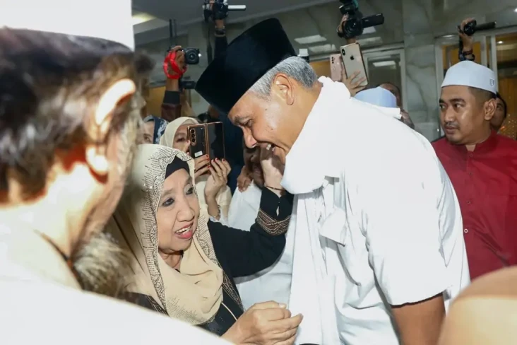 Saat Nyai Ainur Hadiahi...