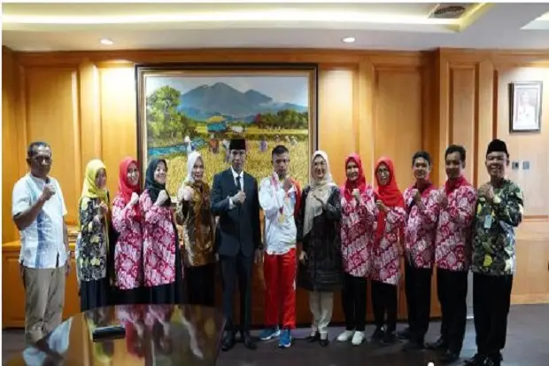 Melati Erzaldi Ajak...