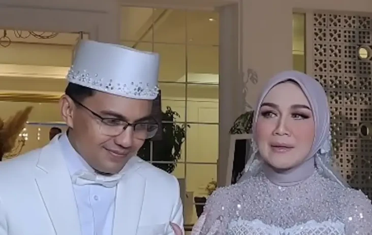 Dinikahi Sahrul Gunawan,...