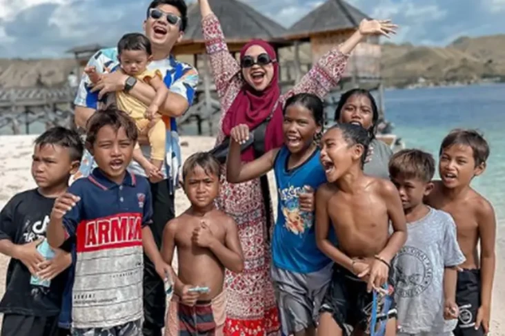 Momen Ria Ricis Bagikan...