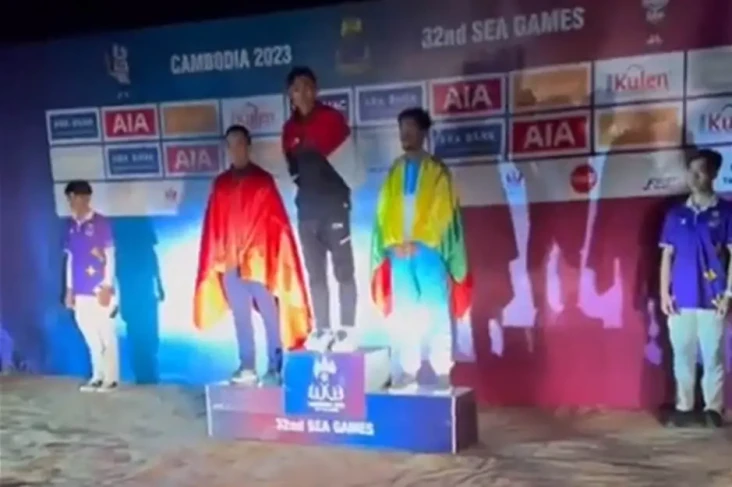 Viral! Penerangan Podium...