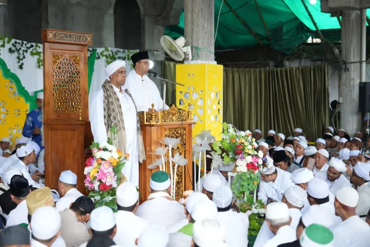 Hadiri Haul Akbar di...