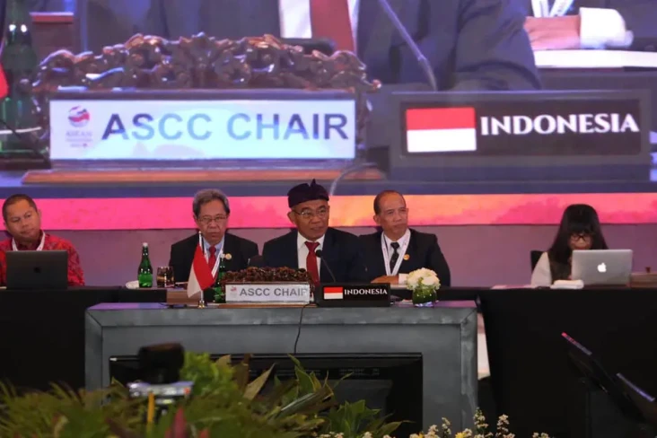 Menko PMK Pimpin Sidang...
