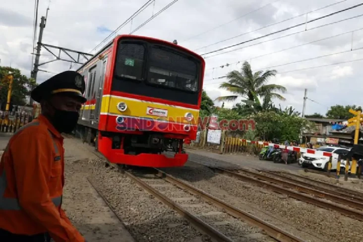 KRL Jakarta-Bogor Dilempari...