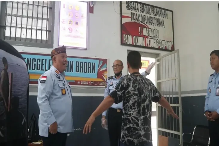 Viral Kamar Mewah dalam...