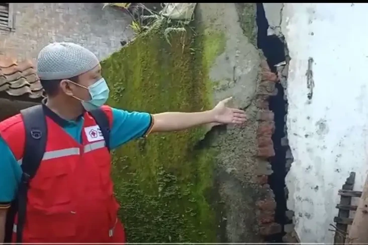 9 Rumah Warga Cilacap...