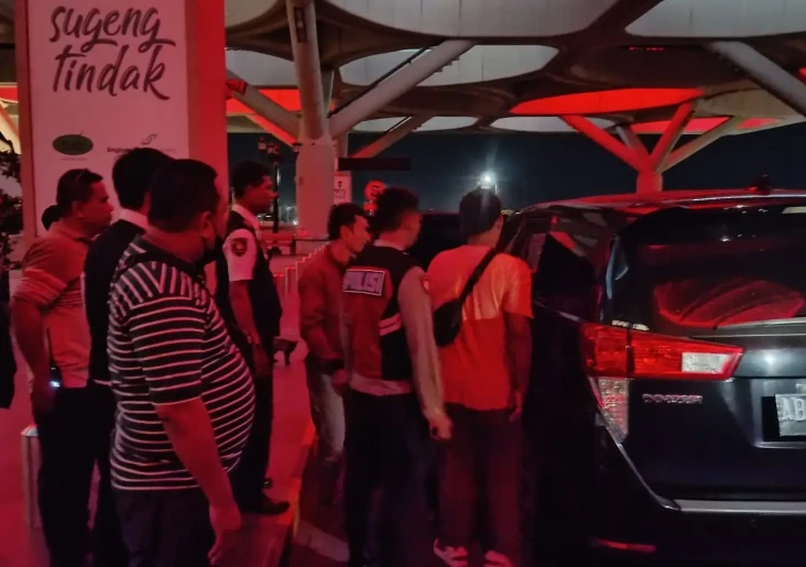 Heboh Sepeda Motor Terobos...