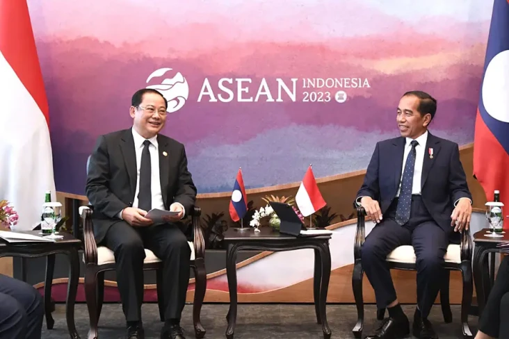 Bertemu PM Laos, Presiden...