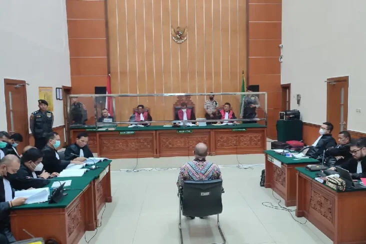 Sidang Vonis Teddy Minahasa,...