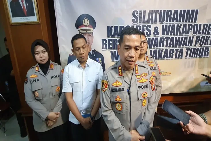 Aksi Pemalakan di Depan...