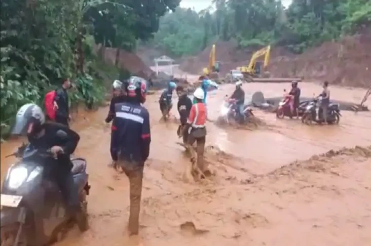 Tanggul Perusahaan Tambang...