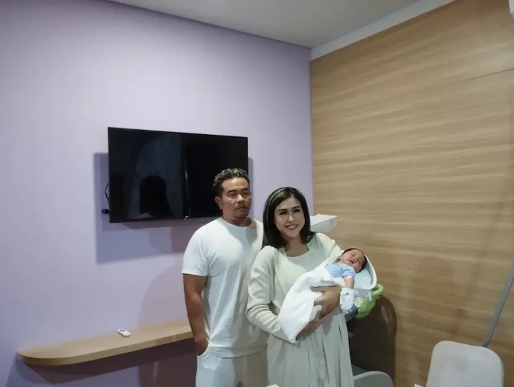 Melahirkan Anak Pertama...