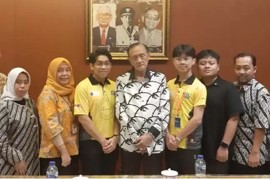 14 Mahasiswa University...